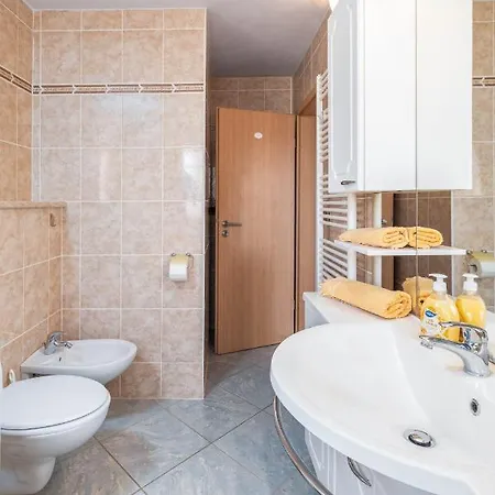 Ankica Blue Перой